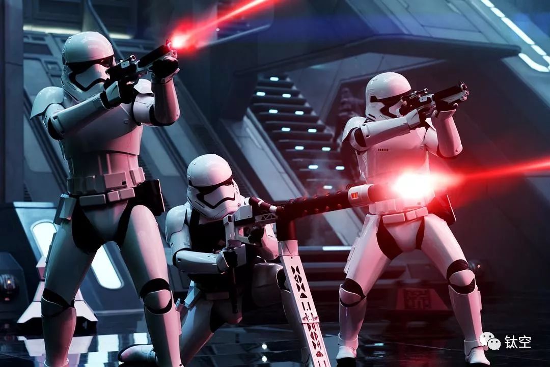 星球大战白兵1:1头盔蓝牙音箱▼和黑武士一样,白兵蓝牙音箱在大陆地区