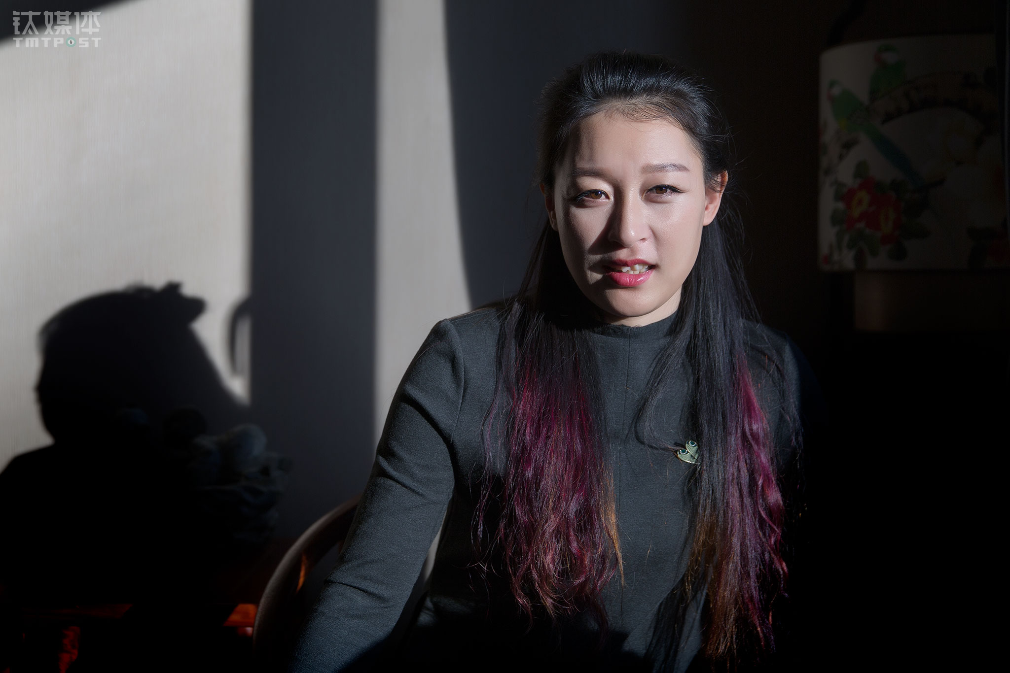 想起这些经历，王丽媛有些唏嘘，自己辛苦付出却如此不被尊重。不过这一年，她也有很大的收获，帮助朋友做了新店，还遇到了现在的男朋友。再强的人也有累的时候，她说，以前自己遇到任何事，第一个想法都是靠自己去解决掉，自己背负了太多东西，很累，现在男友给了自己很大的安全感，她可以卸下担子，可以依靠在别人肩膀上。2018年，王丽媛准备和朋友一起做美容店，同时替男友的公司帮帮手。