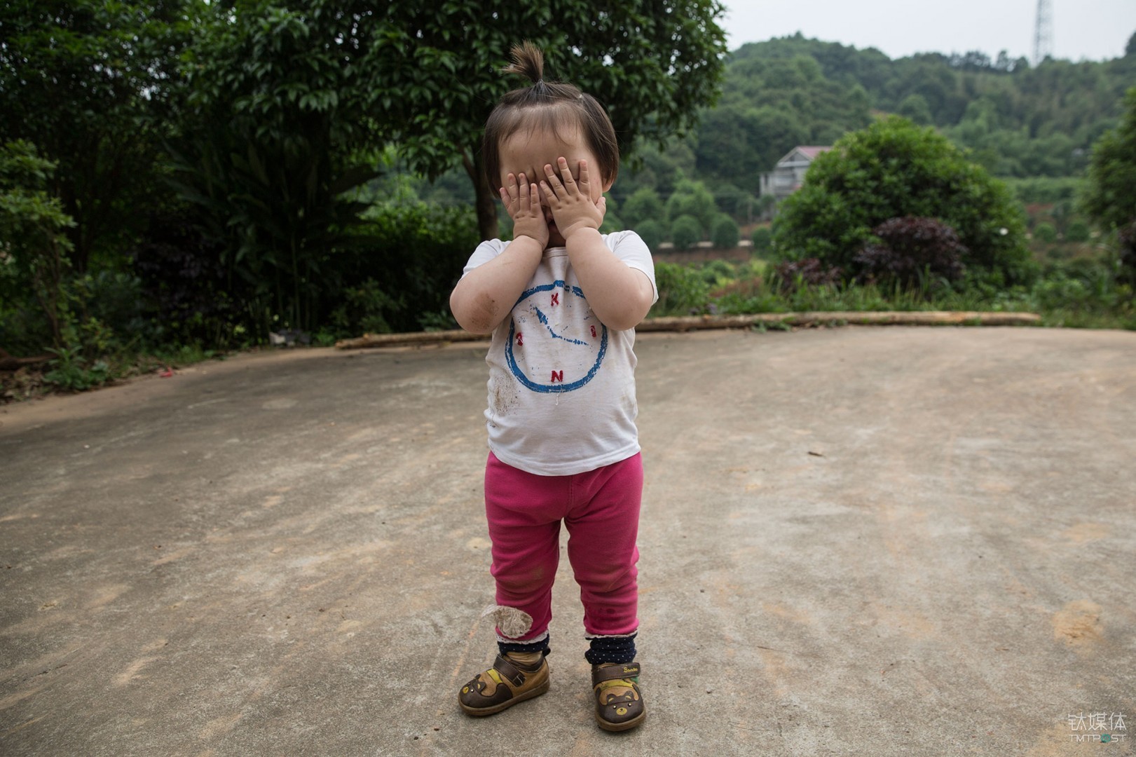 她也拒绝了我。我的小侄女，拒绝我为她拍照。