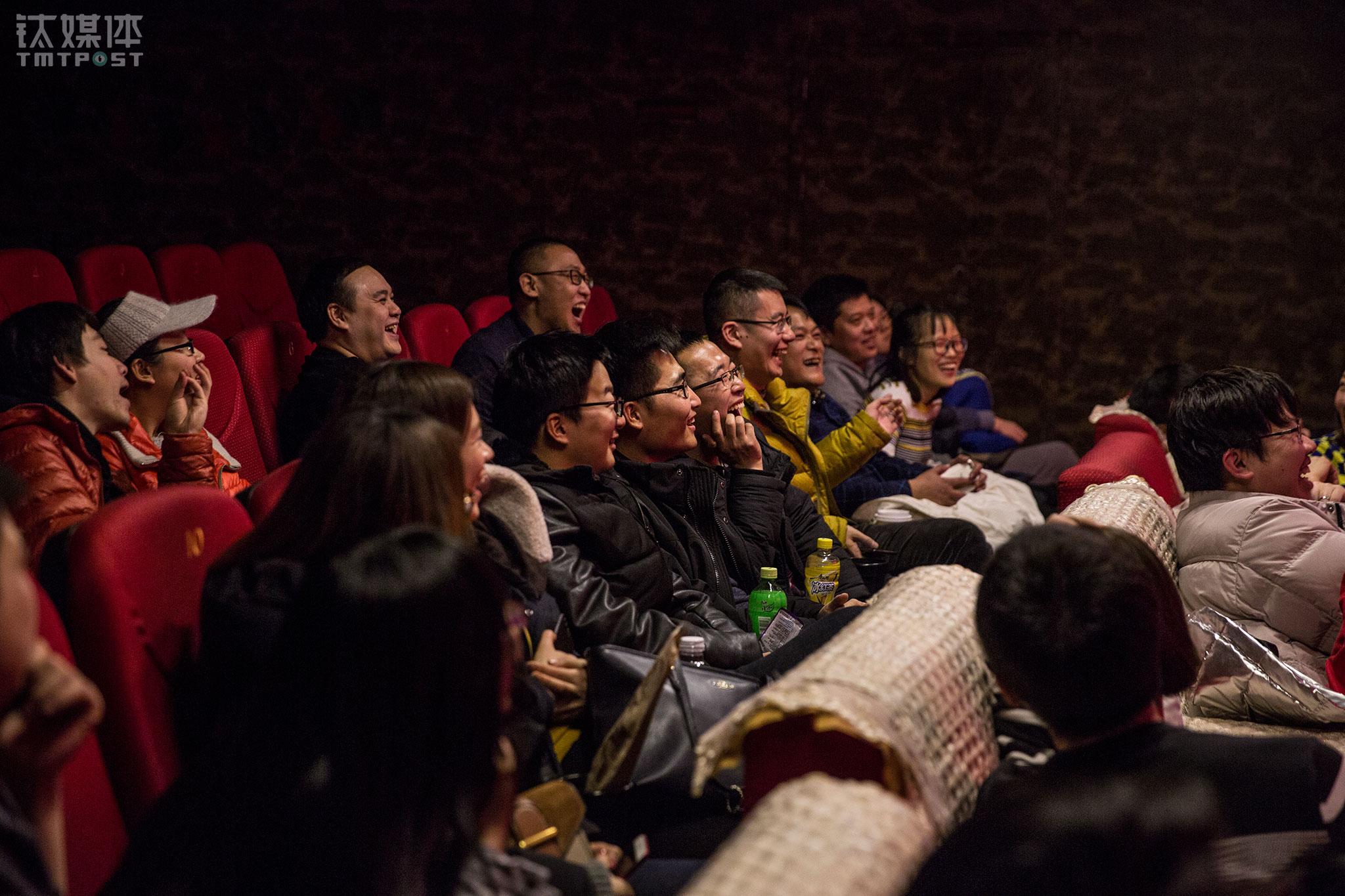 当天下午的《夏姬罢演》上座率比上午高点，不过也只有30多个人。虽然人不多，还是没影响演员发挥，观众被逗得屡屡大笑。