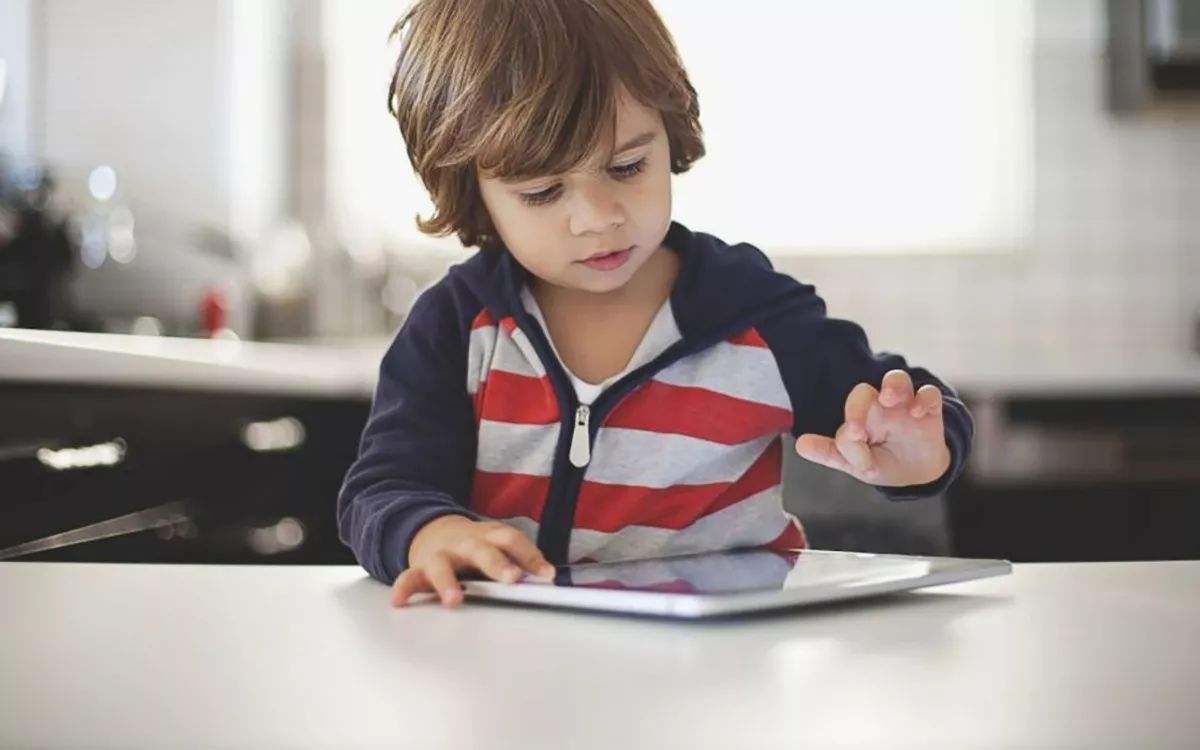 这次的“儿童邪典视频”，又一次狠狠打了算法的脸