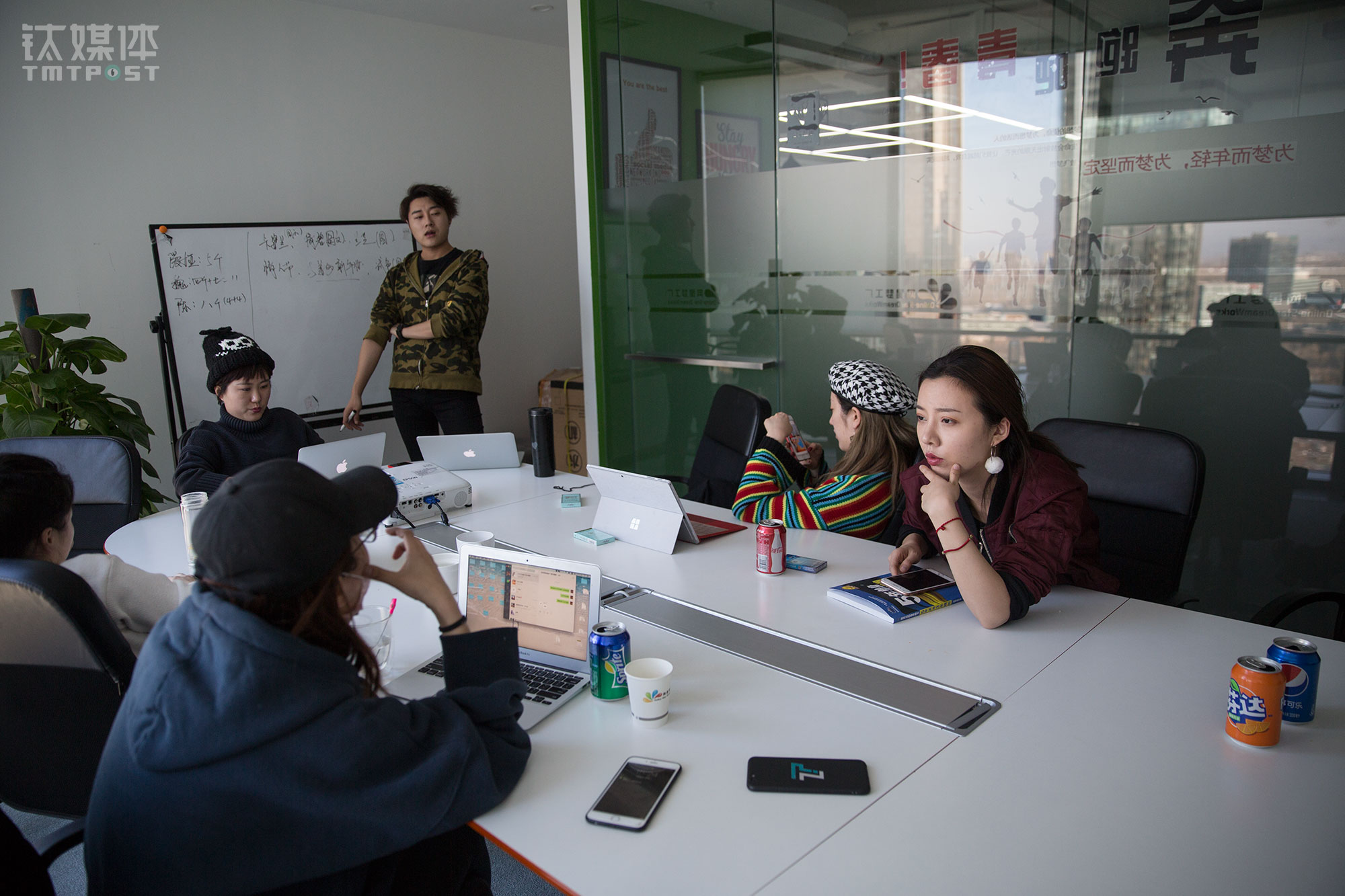 Every week, each team would have a meeting on content ideas. Every Internet influencer would brief the team on the contents they would be making, and then they would brainstorm about their ideas.