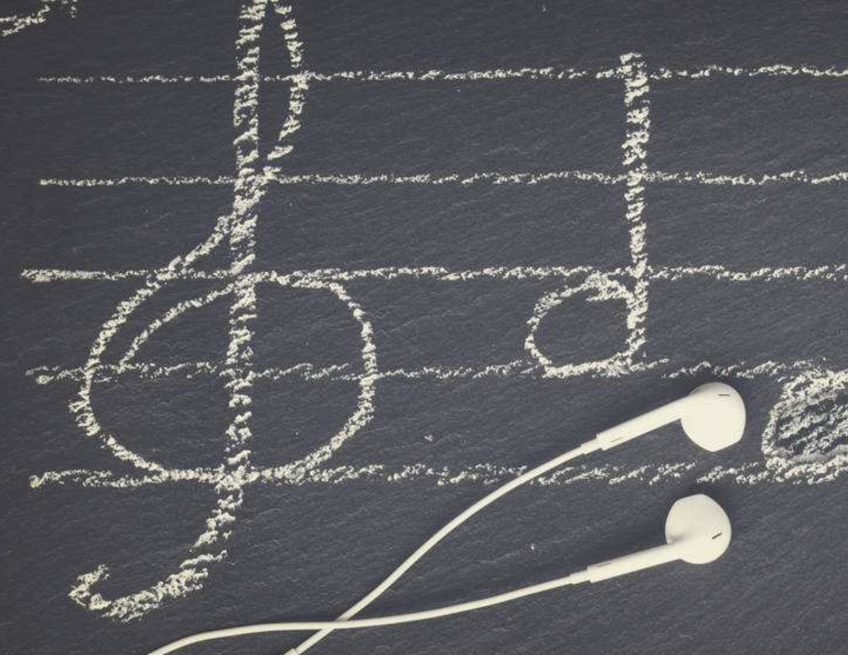 【钛晨报】传苹果开发自主品牌高端头戴耳机，第四季度面市