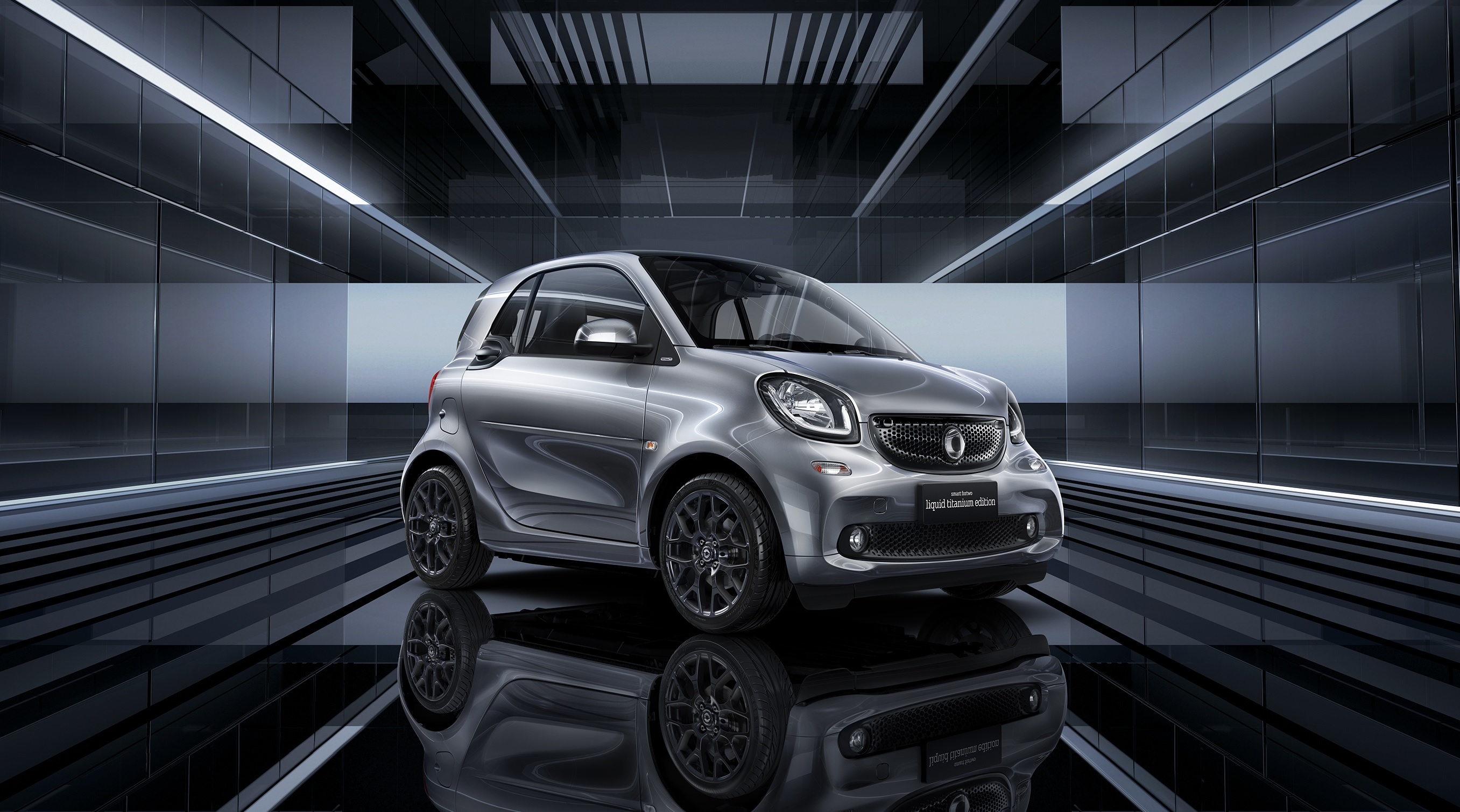 奔驰smart fortwo耀钛度特别版上市，售价16.4万元，全国限量发售300台 | 钛快讯