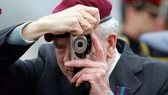 AI手机摄影暗藏三大流派，其中一类是假AI