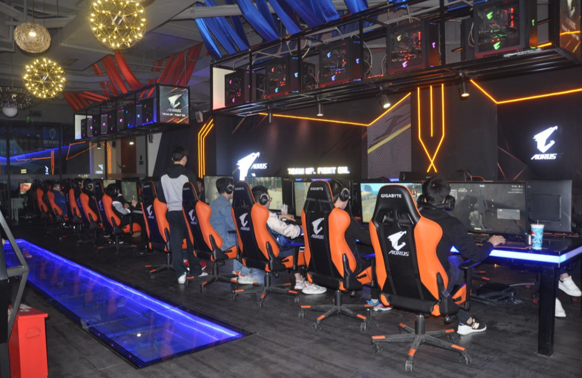 游戏、网吧和电竞馆，电竞大潮里的众生相