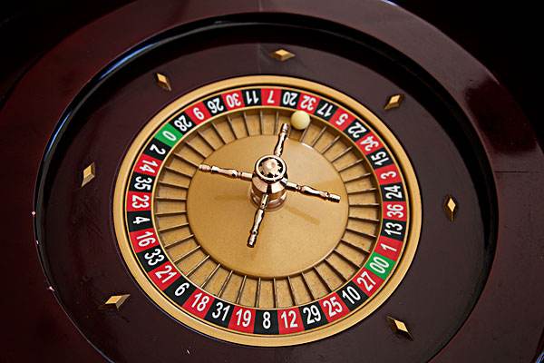 《微粒社会》，为何要当心科技把你的世界变成赌场？