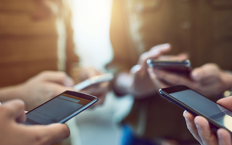 手机市场步入红利真空期，“中等生”们怕是难熬凛冬