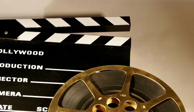 《头号玩家》吸金、《暴裂无声》高口碑，反思、沉默成2018清明档主旋律