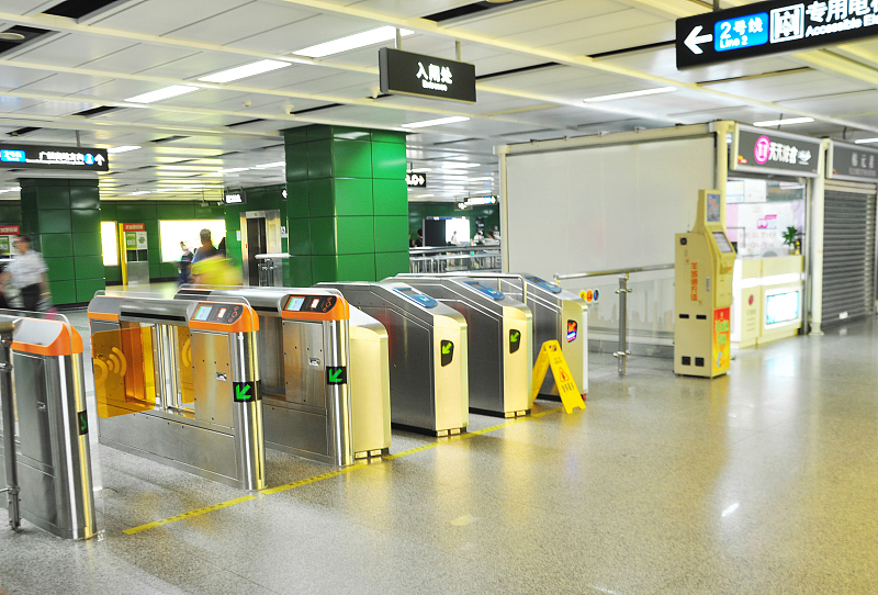 【钛晨报】4月29日起，北京地铁实现全网刷二维码乘车