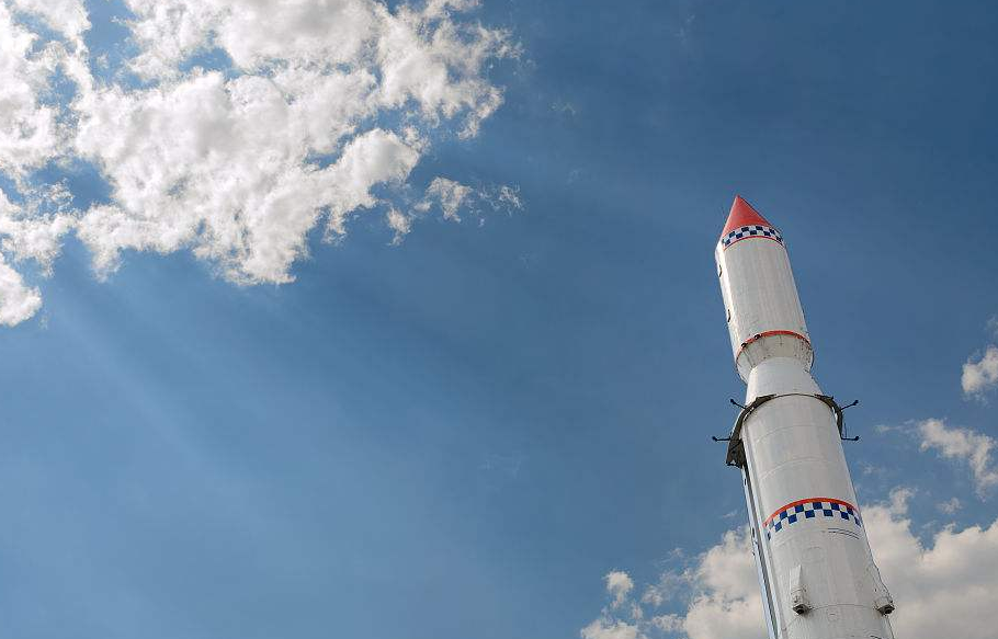 SpaceX火箭又上空，同时升空的还有“太空生子”的想象