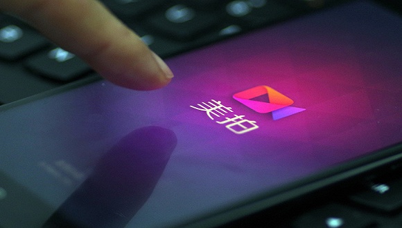 美拍主动停更下架，CEO发文道歉 | 钛快讯