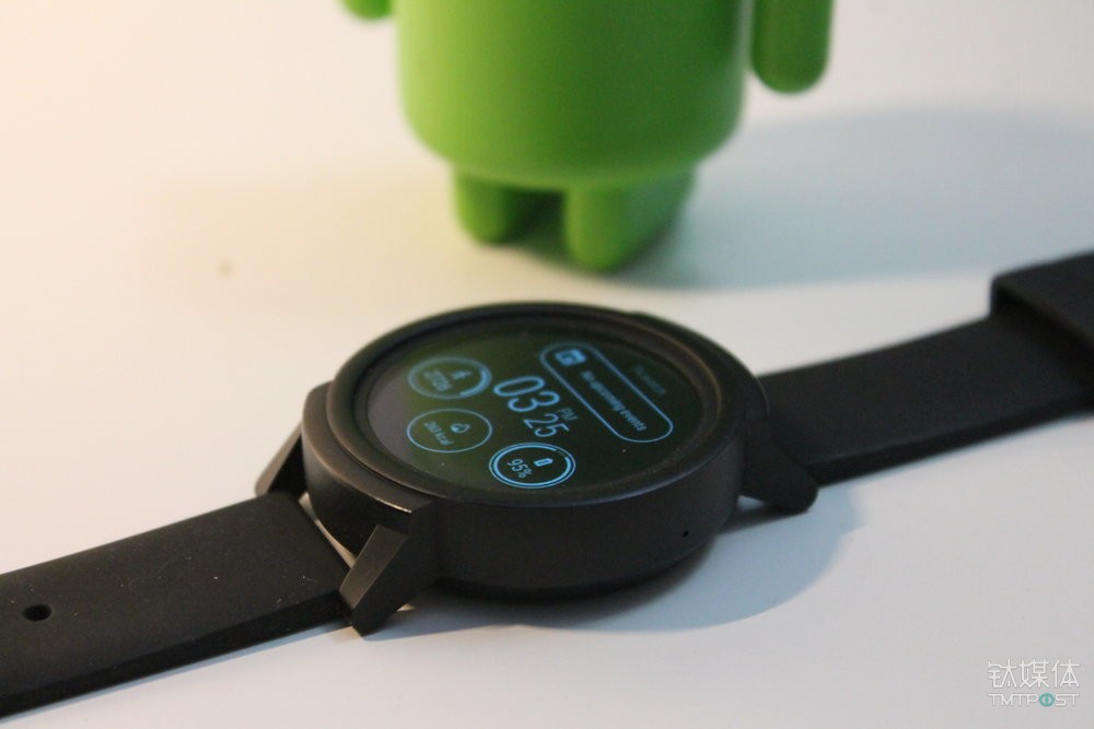 接电话方便的 TichWatch E