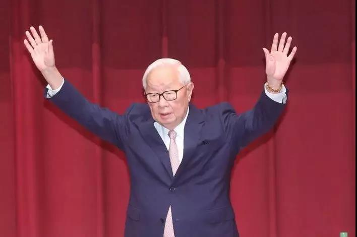 张忠谋“裸退”，给继任者留下了全世界最挣钱的华人科技公司