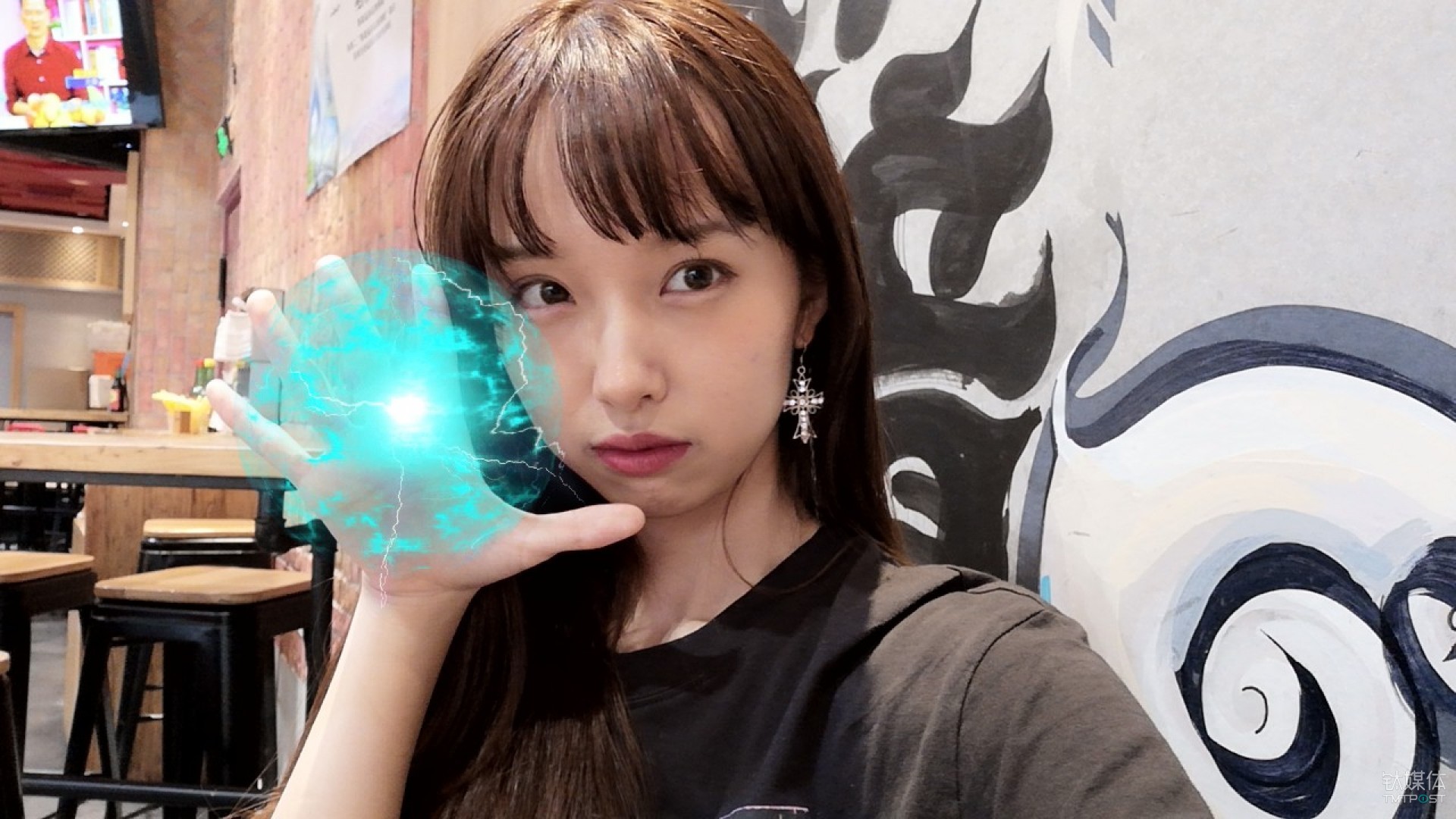 荣耀Play特效样张&nbsp;  焦距：27mm 光圈：f/2  快门速度：1／25 s ISO:250