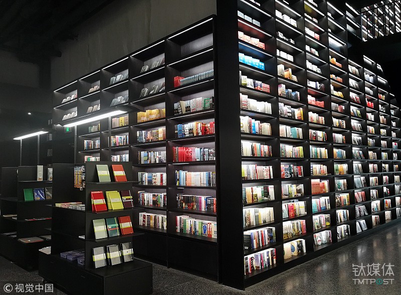 不赚钱的24小时书店，是文化情怀还是形式主义？