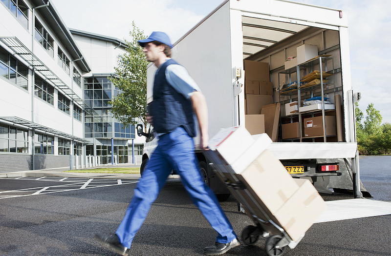 “抢人”、补贴战、新的困境，6·18新零售大战已被开启