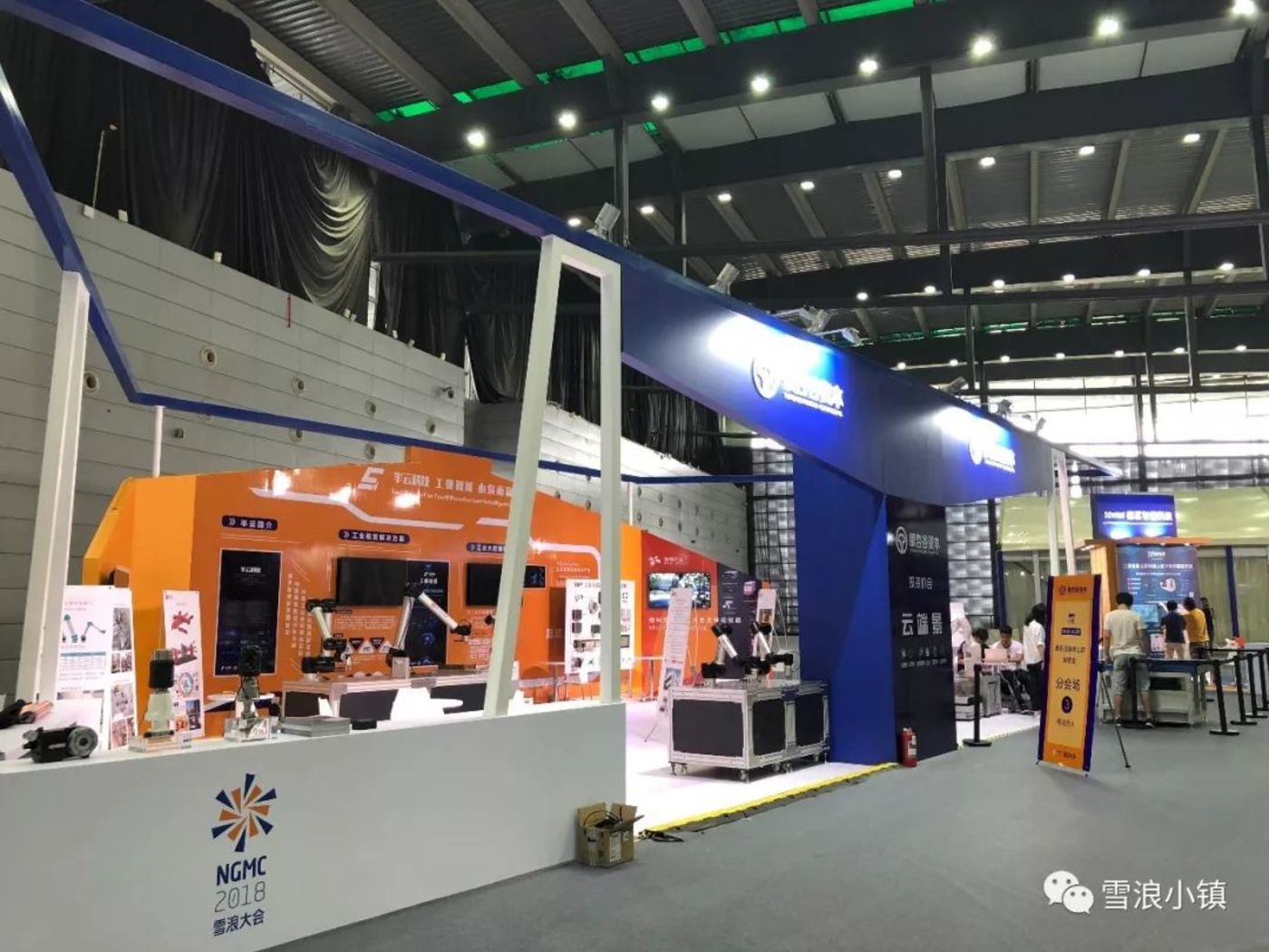 各企业展台已经搭建完毕!