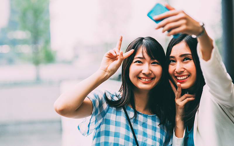 滤镜下的真假世界：美颜产品需求巨大，却不包含美颜手机