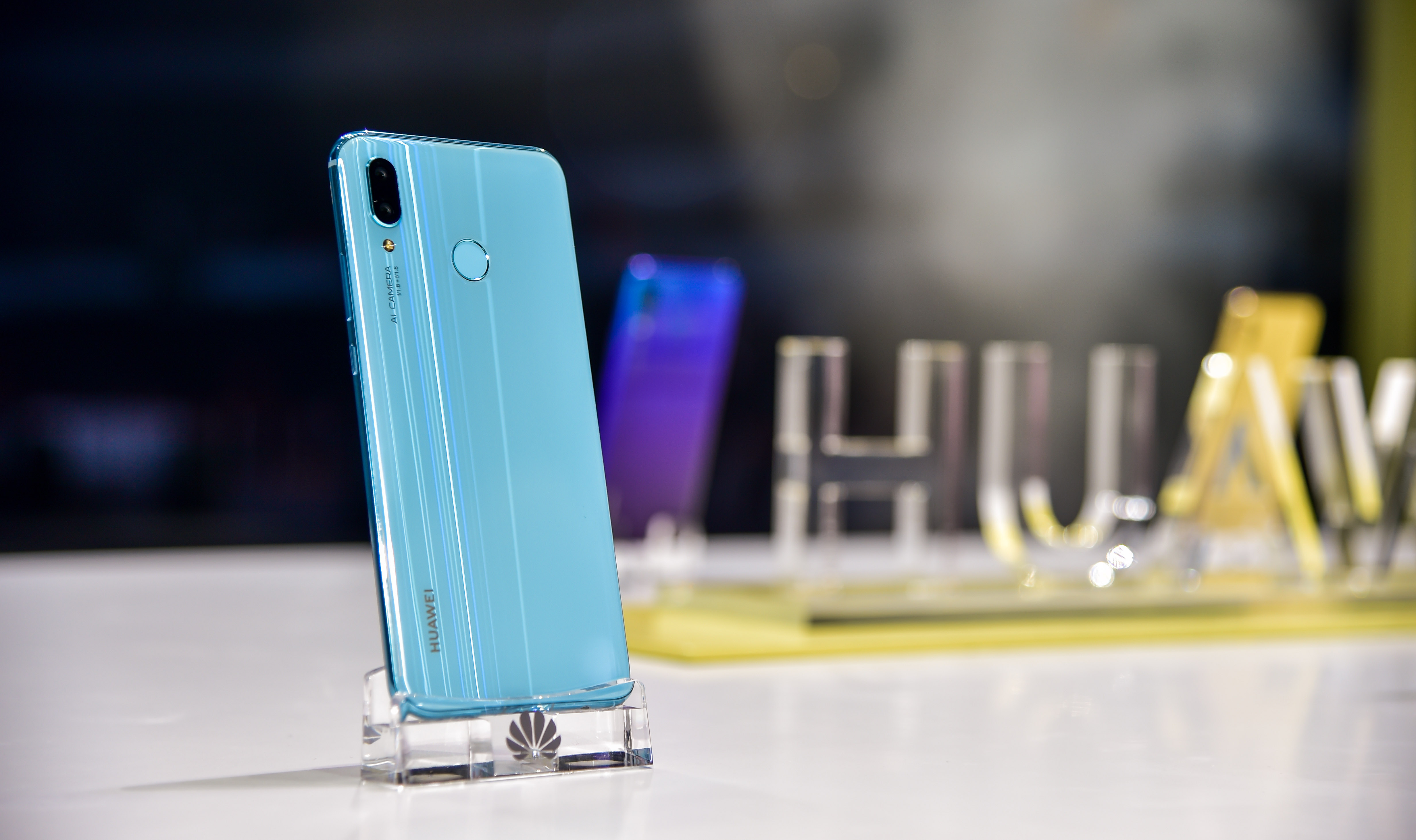 华为对标OV推nova3手机，余承东称今年销量挑战2亿台 | 钛快讯