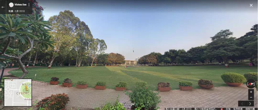 从谷歌地图上下载的Magarpatta City中心绿地的照片，其环境建设之优美完全改变人们对印度脏乱差的印象