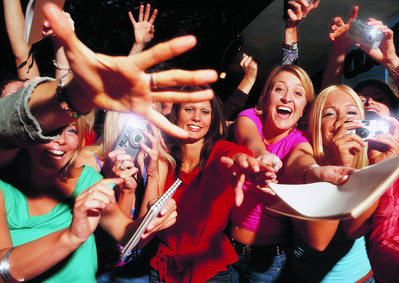 “叔圈101”出道抢流量，流量明星们已经叫好不叫座