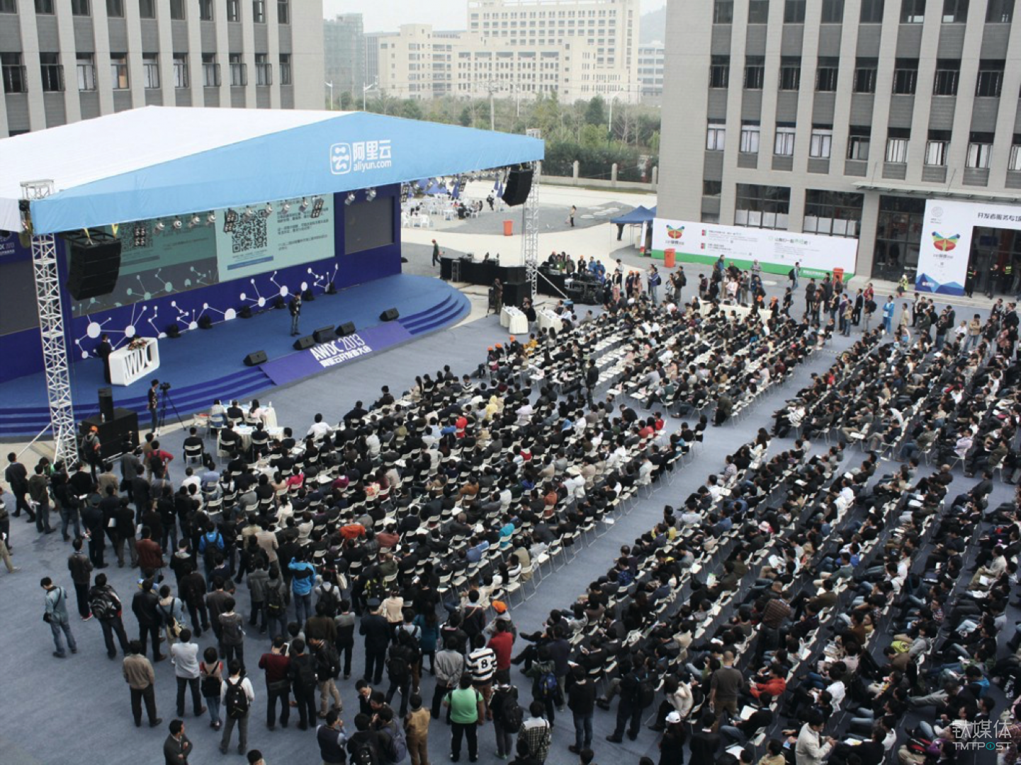 以往的云栖大会都在户外举行