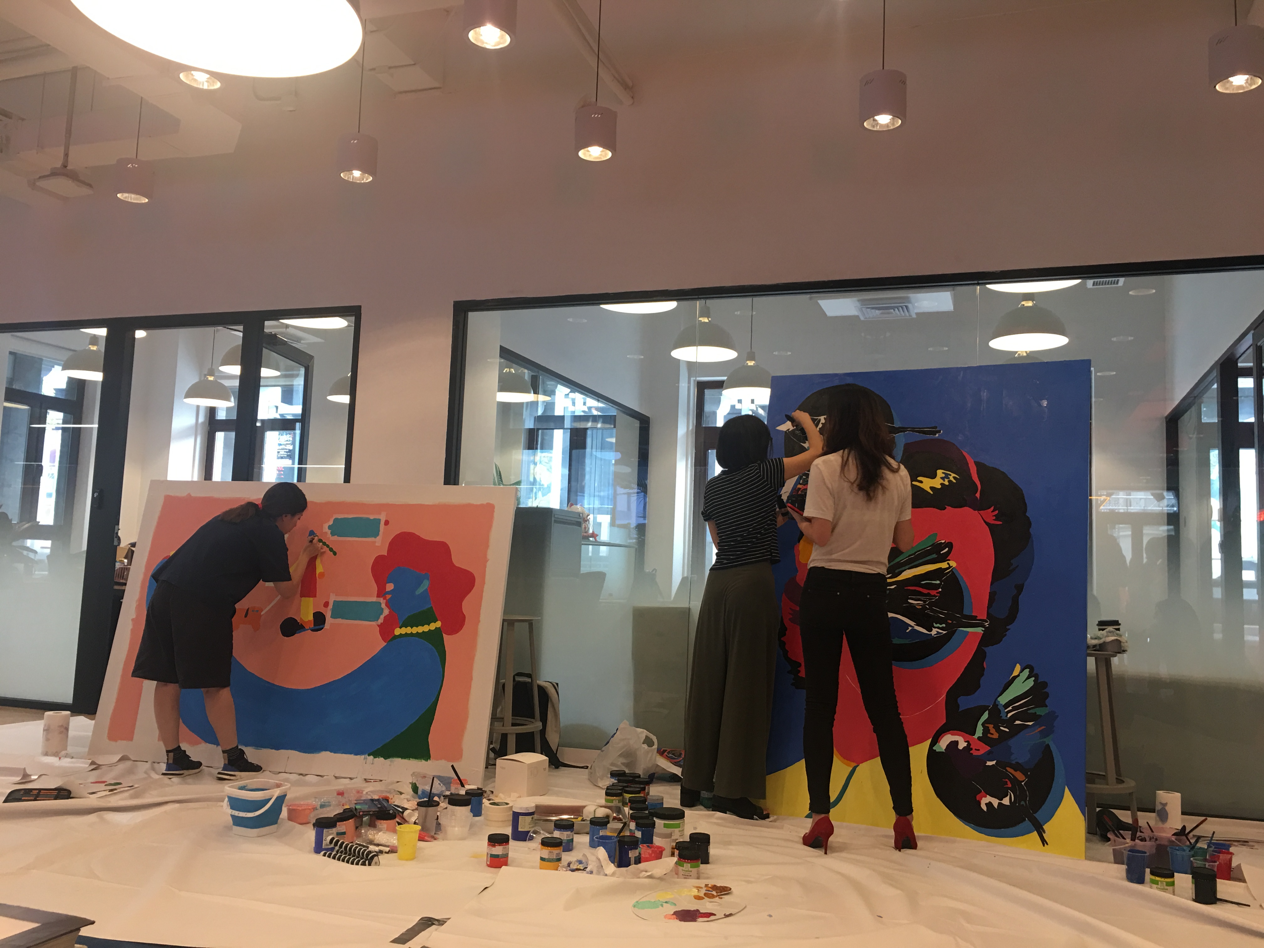 在开业现场创作的WeWork设计团队