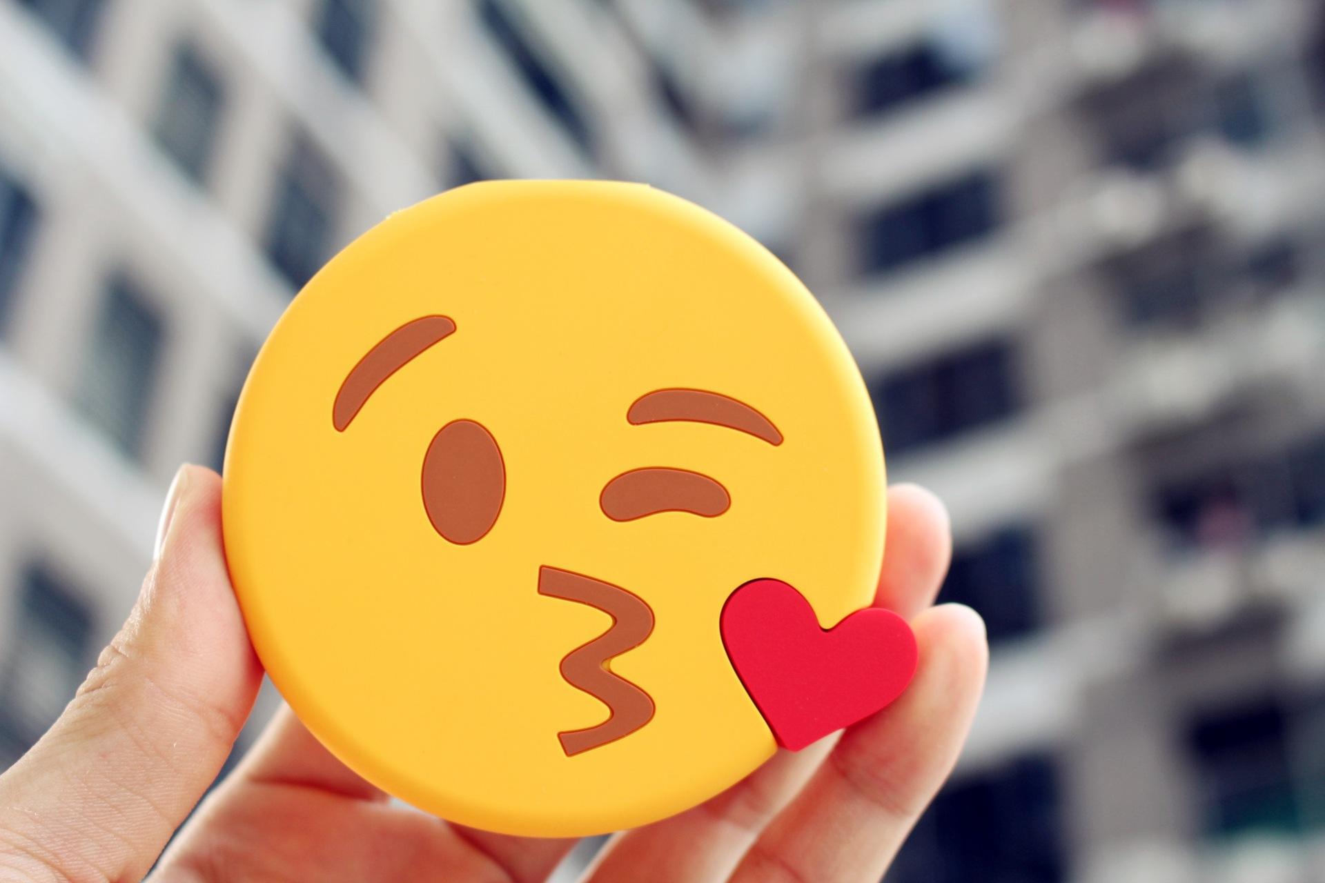 AI学会了制作表情包，但真的好笑吗？