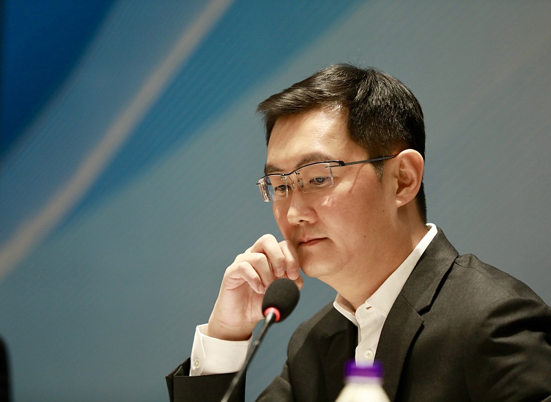 腾讯走到十字路口：游戏业务动荡，小程序崛起