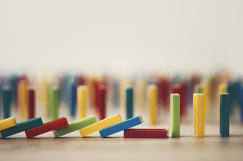 天下苦“星”久矣，但明星片酬限价治标不治本