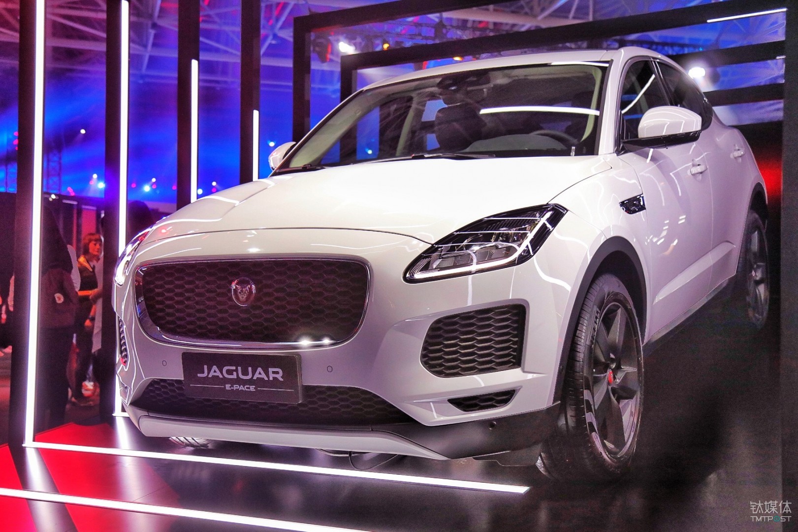 捷豹E-PACE采用跑车设计风格