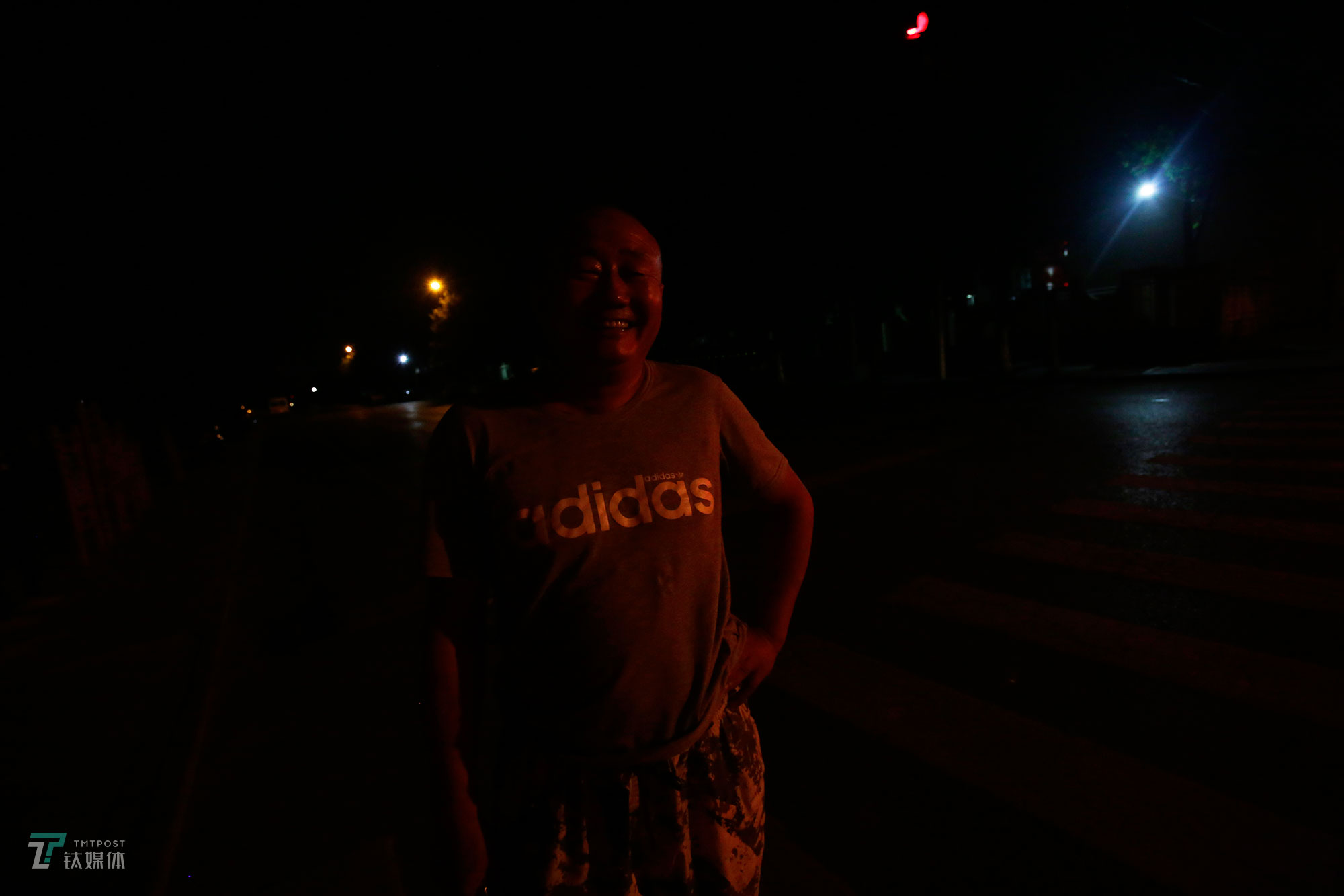 8月23日凌晨，北京东六环张家湾，滴滴优享司机大海。