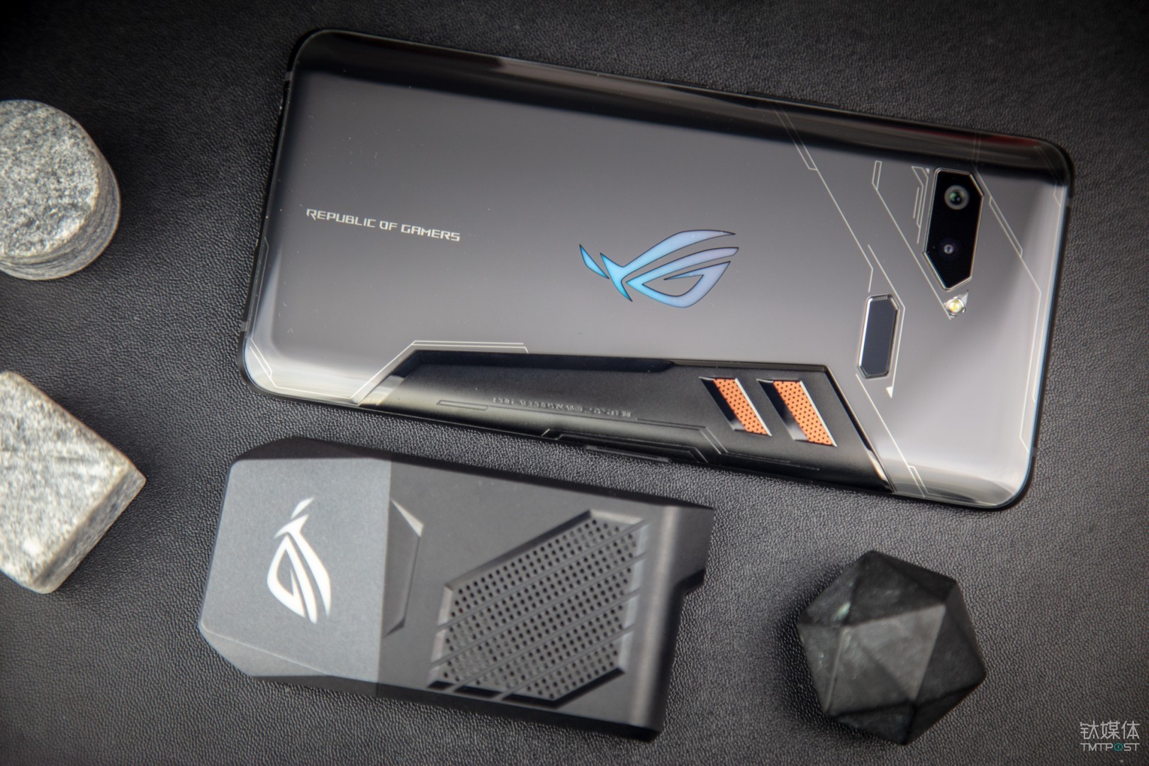 首发：全球跑分第一的华硕ROG手机，能否塑造游戏手机的标杆？ | 钛极客
