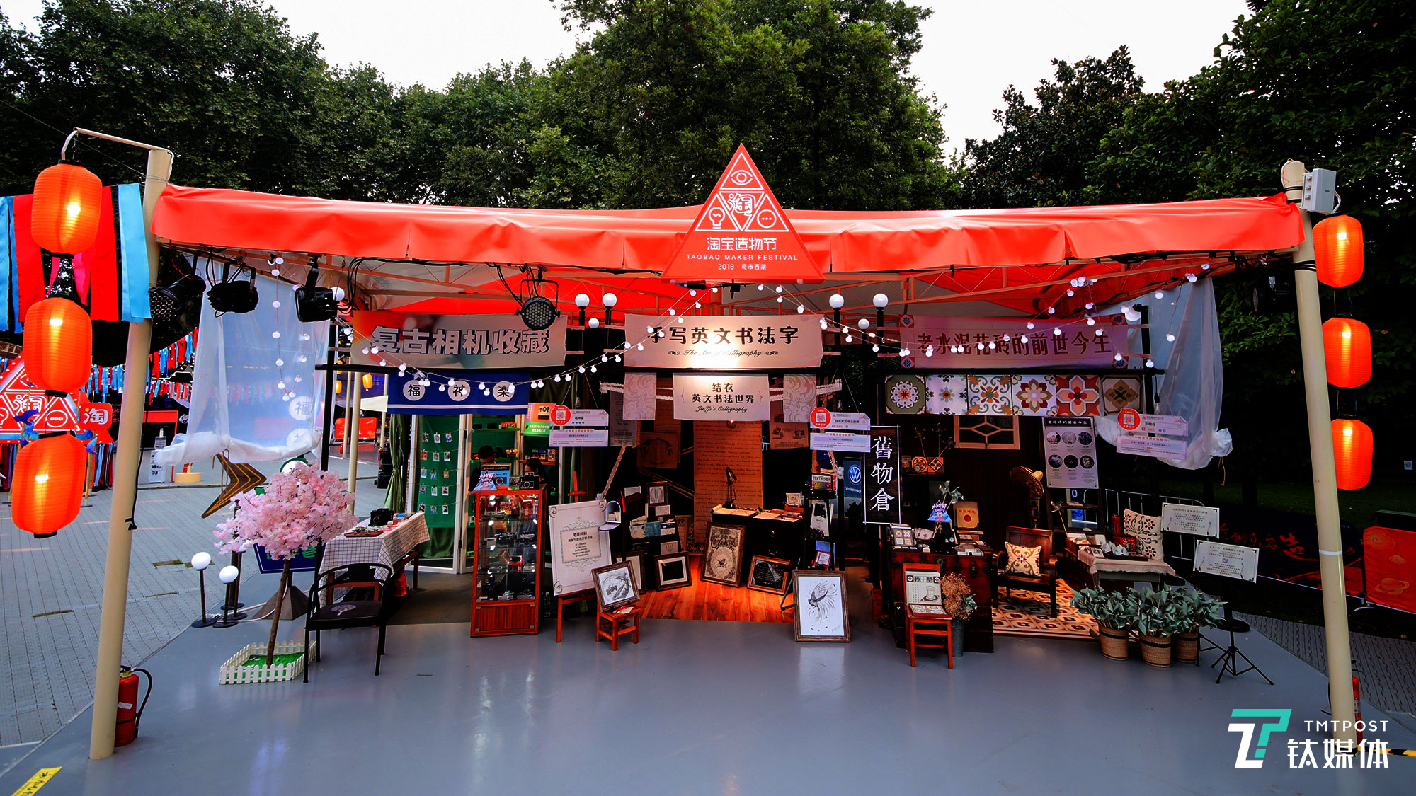 英文书法于中文书法一样，有自己的章法和规则，在这家店，你可以get英文书法技能。