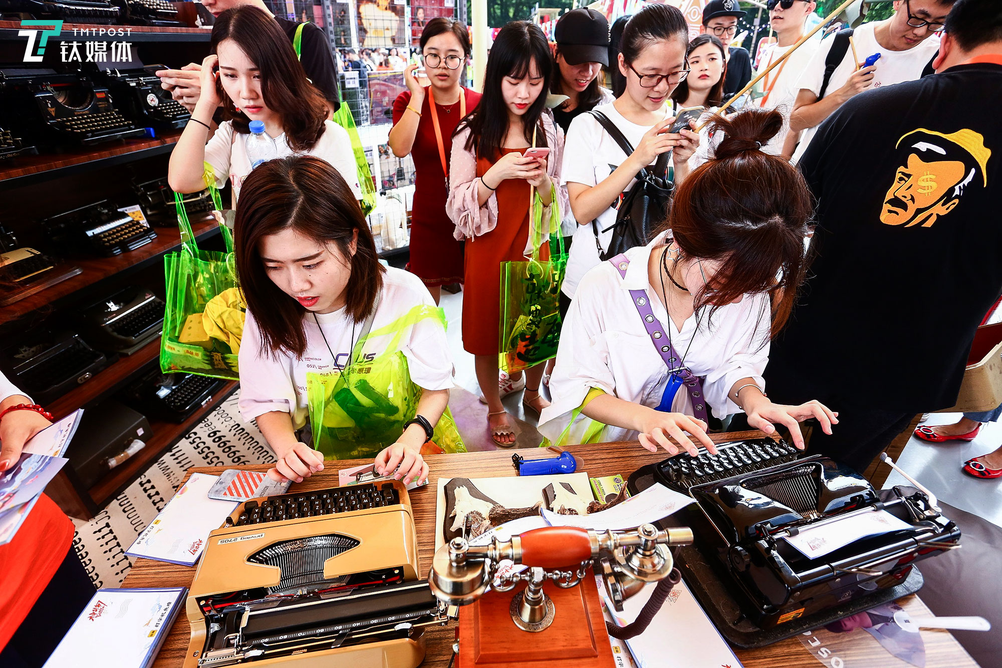 有人喜欢黑科技带来的&ldquo;快&rdquo;，也有人喜欢不插电带来的&ldquo;慢&rdquo;，这里就有一家贩卖慢生活的复古打字机商店。