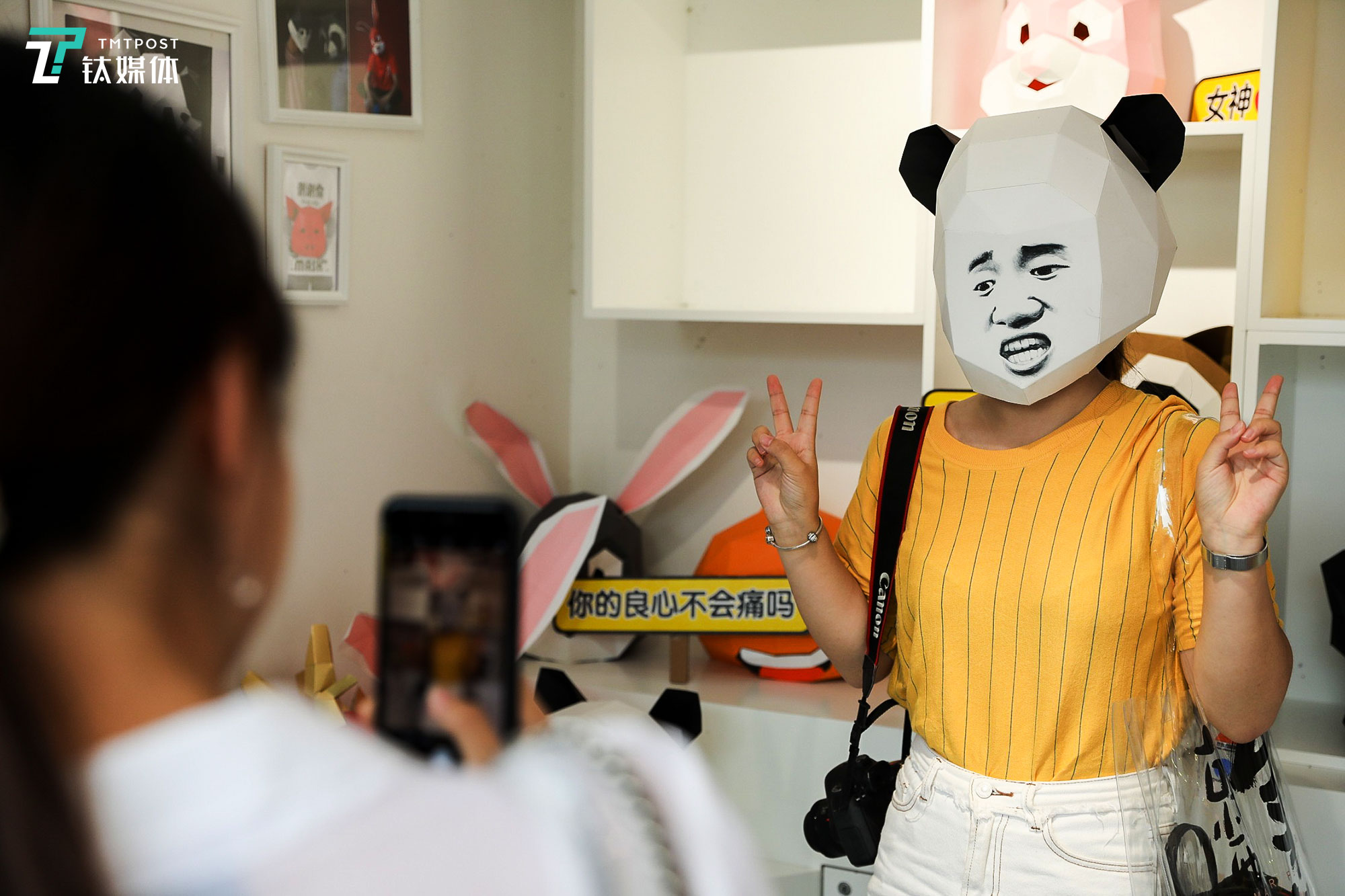 只用一个材料包，就能拼出各种各样的头盔面具，变身轰趴主角。