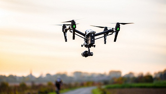 无人机飞进非洲