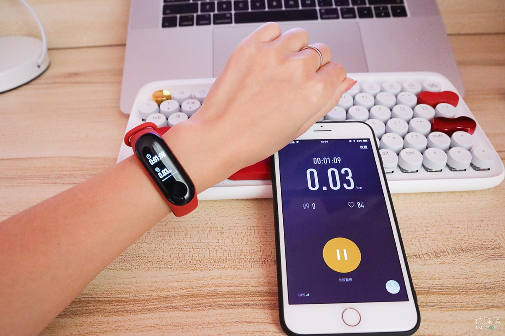 乘地铁坐公交刷卡就走，小米手环3 NFC版评测 | 钛极客