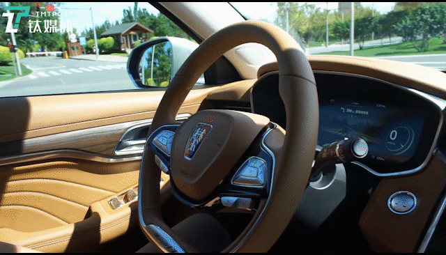 自动驾驶演示中，可以自主控制方向