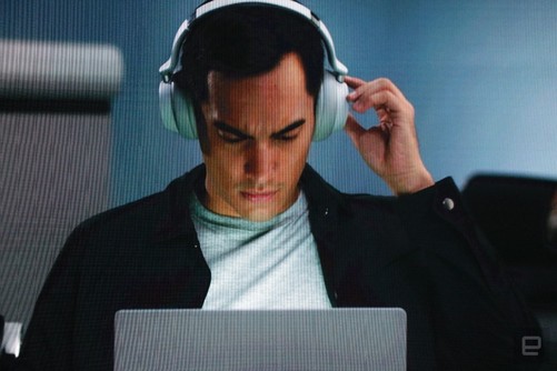 微软推出的第一款无线降噪耳机