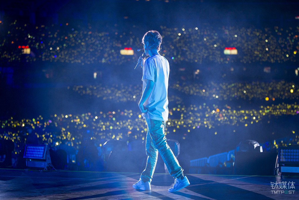 95%上座率还是“2元看台票”，鹿晗演唱会争议背后的真相