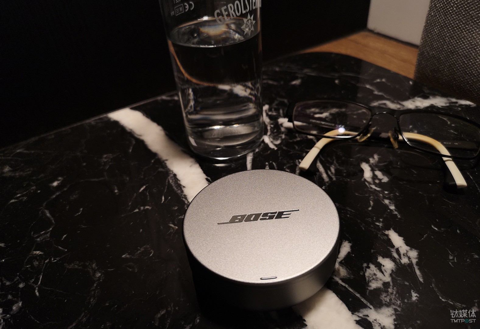 出差的日子里，天天放床头