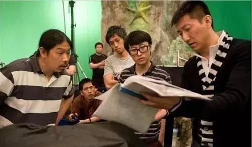 亲自在片场讲戏的姜红宇