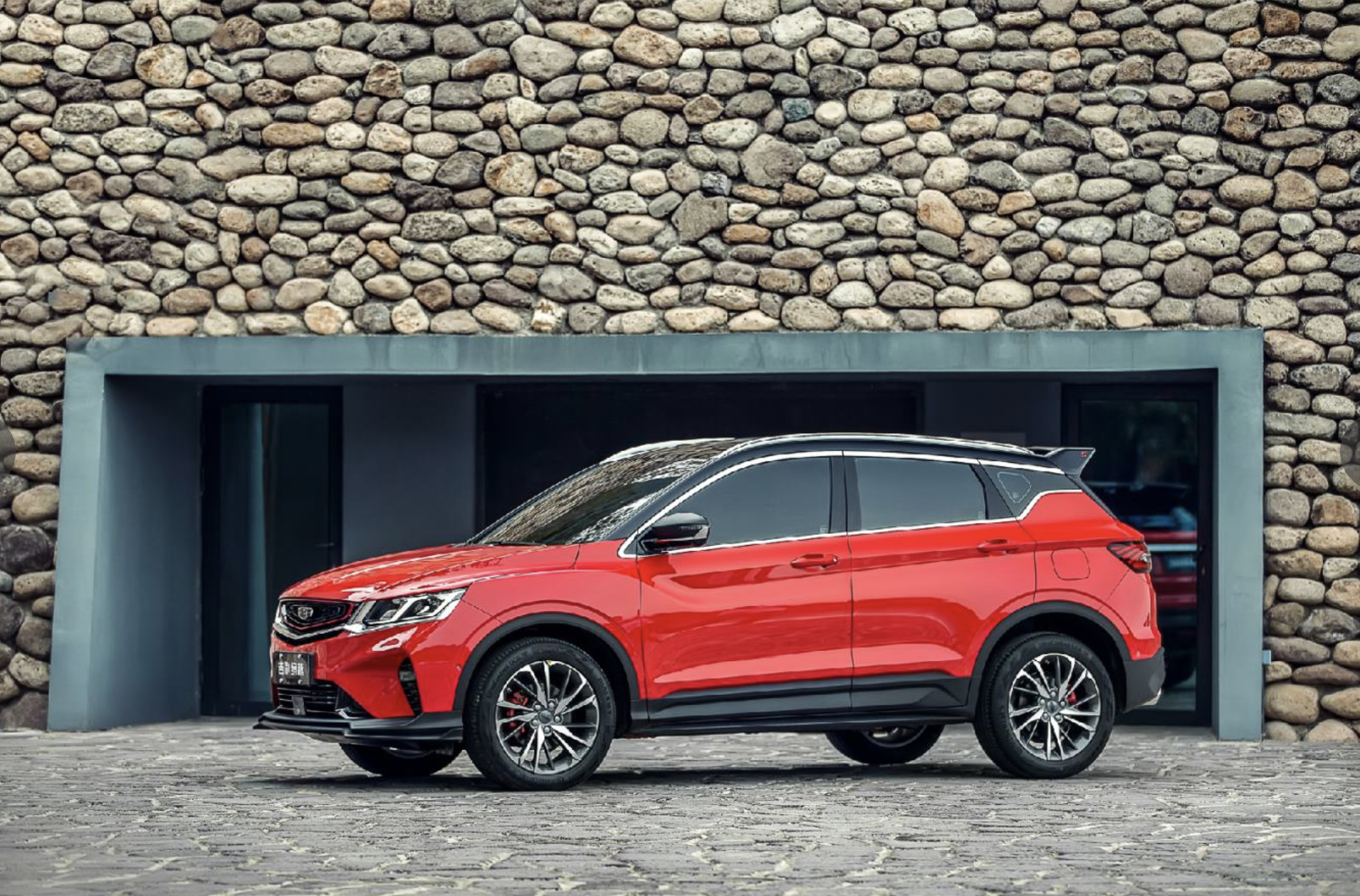 吉利缤越7.88万上市，要用智能网联刷新A级SUV配置 | 一线车讯