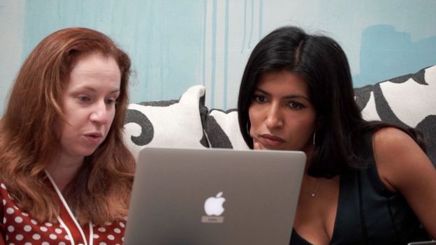 蕾拉&middot;焦纳赫（右）