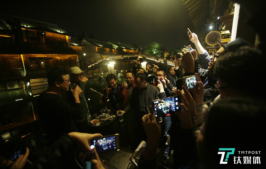 2018年的乌镇，从“大饭局”回归“小饭局”