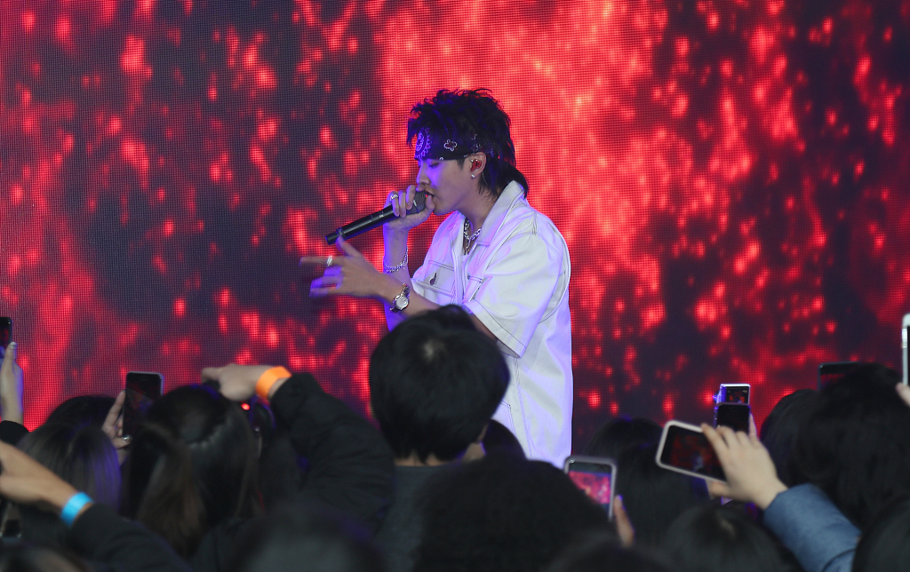 粉丝们的“降维竞争”撕不裂欧美音乐圈