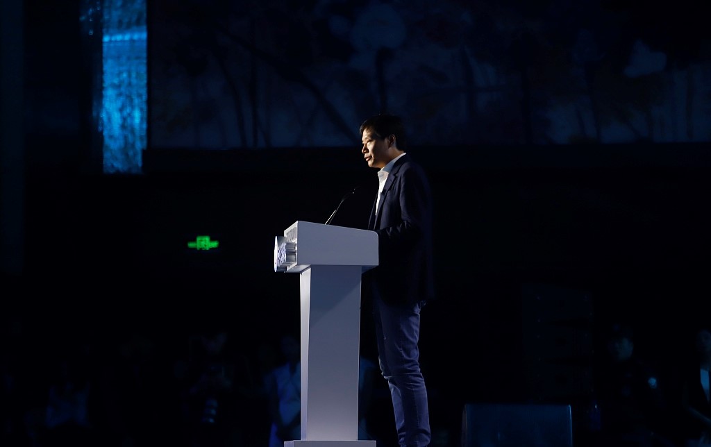 七年之痒后招，为何收购传言主角总是小米