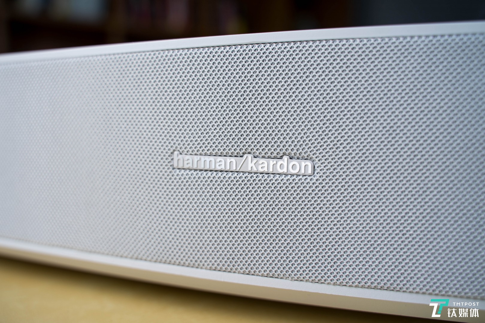 机身正面有harman/kardon的LOGO